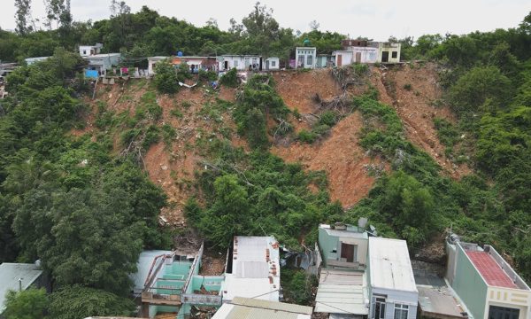Hàng trăm người dân Quy Nhơn sống thấp thỏm vì sạt lở