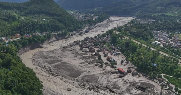 Hàng trăm người nước ngoài mất tích vì lũ quét ở ranh giới Nepal - Tây Tạng