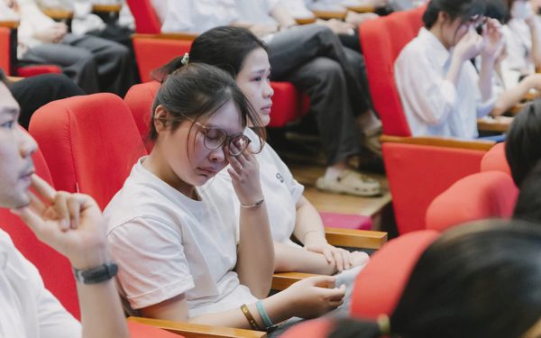 Hàng trăm sinh viên khóc nghẹn, tri ân chàng trai 19 tuổi hiến tạng cứu người