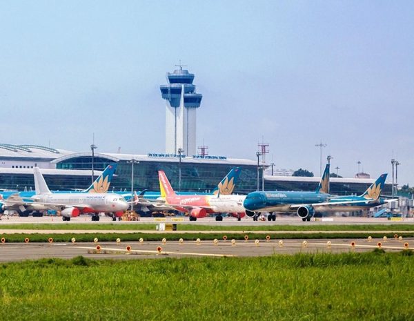 Hàng trăm UAV xuất hiện ở khu vực cấm bay Tân Sơn Nhất
