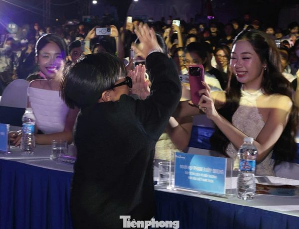 Hành động không ai ngờ tới của rapper nhí triệu view ở 'Chạm Việt Nam' 2