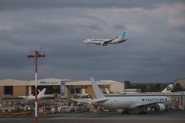 Hành khách kể khoảnh khắc nghẹt thở cứu máy bay Flydubai bị cướp