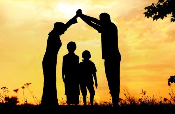 Hạnh phúc mang hình dáng ngôi nhà và tình yêu của cha mẹ