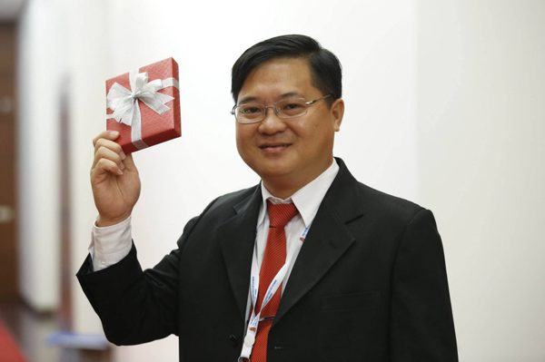 Hạnh phúc nhận quà sinh nhật ngay tại Đại hội Đoàn XI