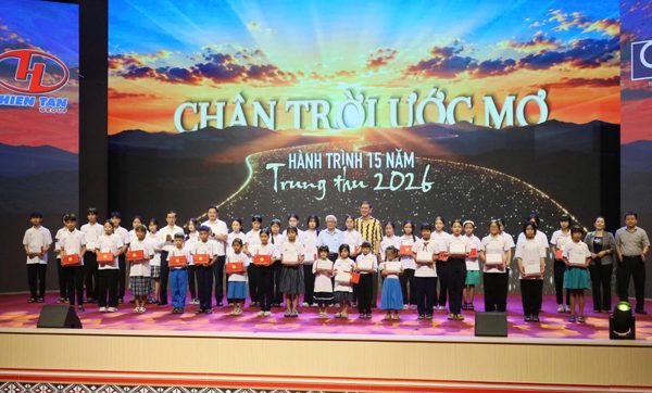 Hành trình 15 năm chắp cánh ước mơ cho 169 học sinh nghèo