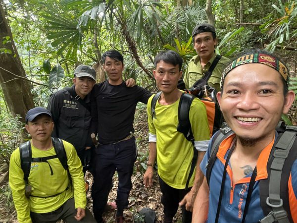 Hành trình băng rừng tìm 'khu vườn' dưới lòng vực ở Phong Nha-Kẻ Bàng