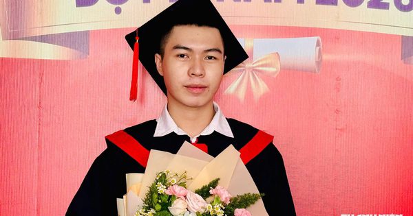 Hành trình đặc biệt của thủ khoa CĐ: Nghỉ học sau lớp 9, từ chối học ĐH