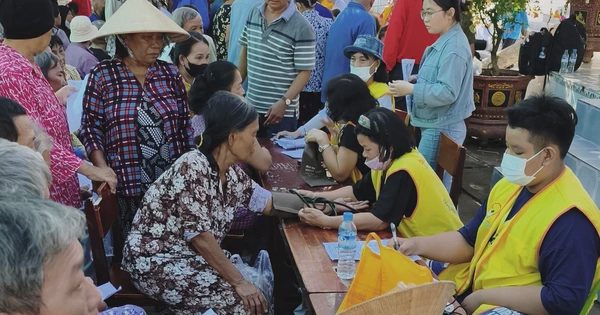 Hành trình đầy yêu thương đến với đồng bào Chăm