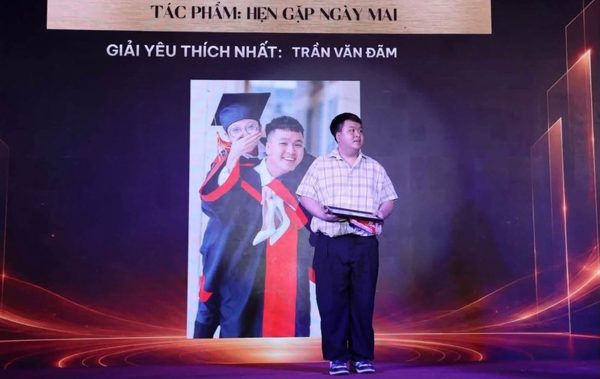 Hành trình tự tay thắt lại chiếc cà vạt đời mình