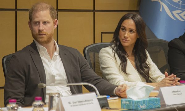 Harry - Meghan 'không khác gì thường dân' khi định cư tại Anh