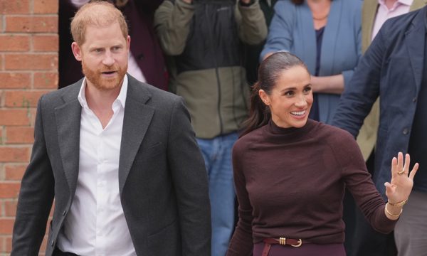 Harry, Meghan lần đầu xuất hiện cùng nhau sau khi về Anh