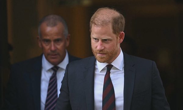 Harry thua kiện, phải trả án phí cho báo Anh