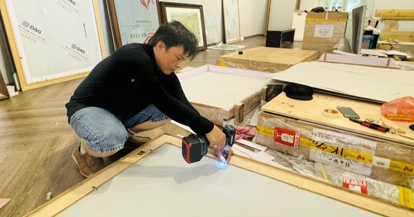 Hậu trường đưa 110 tác phẩm của họa sĩ Văn Giáo, nặng hàng tấn, vào TP.HCM