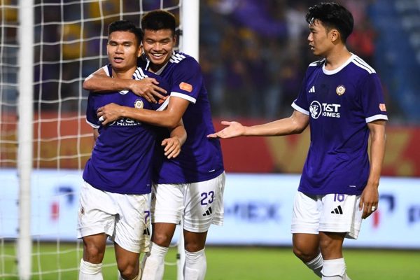 Hậu vệ tuyển Việt Nam lập đại công, Hà Nội FC đánh bại CAHN