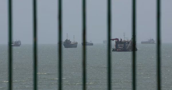 Hé lộ kế hoạch của Iran thu phí tàu thuyền qua eo biển Hormuz