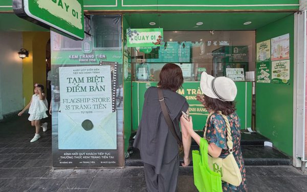 Hé lộ lý do cửa hàng Kem Tràng Tiền đóng cửa