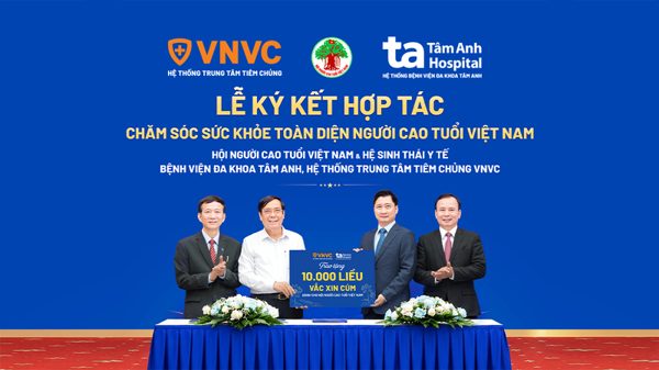 Hệ sinh thái Y tế Tâm Anh - VNVC hợp tác chăm sóc toàn diện, tặng 10.000 liều vắc xin cho người cao tuổi