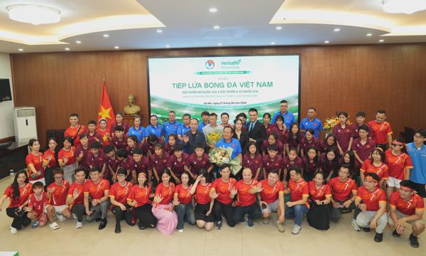 Herbalife 'tiếp lửa' các đội tuyển bóng đá Việt Nam
