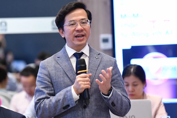 Hết cảnh người dân phải xếp hàng ở Bệnh viện Bạch Mai