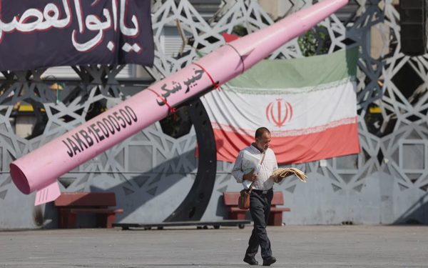 Hết Mỹ tới Anh siết loạt trừng phạt với Iran