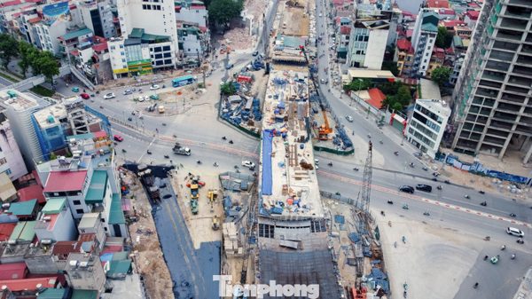 Hiện hình hài hai cầu vượt trên đường Vành đai 1 Hà Nội