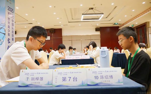 Hiện tượng làng cờ tướng Trung Quốc, các học sinh ngang sức với dàn cao thủ top đầu