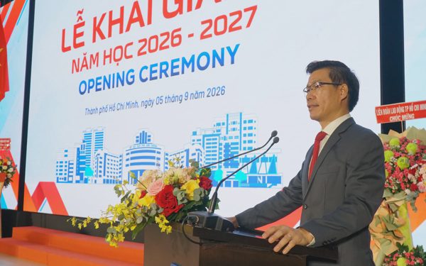 Hiệu trưởng nhắn nhủ sinh viên ngày khai trường: 'Năng lực tự học mới giúp chúng ta đi xa'