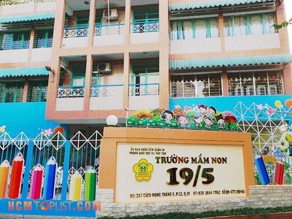 Hiệu trưởng nói gì khi bị 'tố' phụ huynh đi bộ cũng thu phí giữ xe?