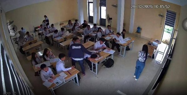 Hiệu trưởng nói gì về vụ nam sinh lớp 10 bị bạn đánh thủng màng nhĩ?