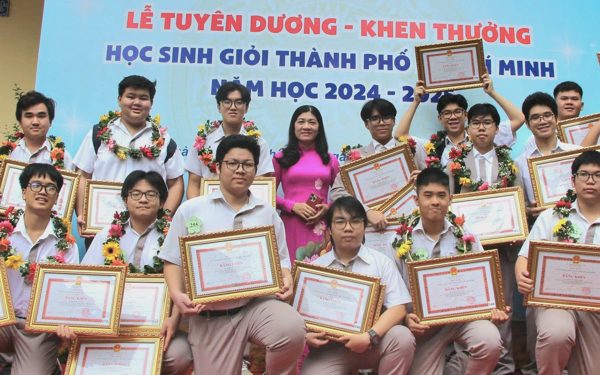 Hiệu trưởng Trường chuyên Lê Hồng Phong làm Trưởng Phòng giáo dục phổ thông TP.HCM