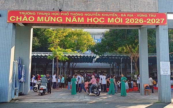 Hiệu trưởng Trường THPT Nguyễn Khuyến: Đóng cổng với phụ huynh đến trễ là sự cố đáng tiếc