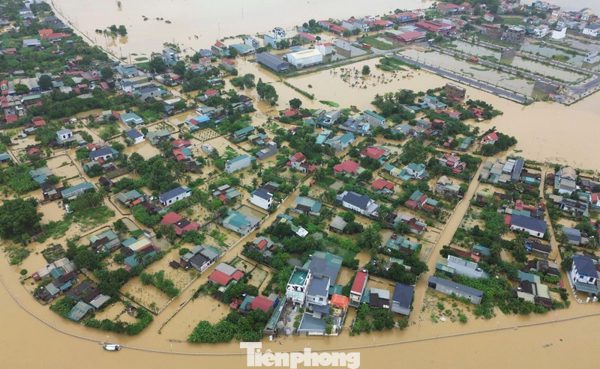 Hình ảnh hơn 8.400 hộ dân ngập trong lũ