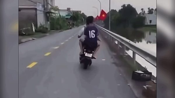 Hình phạt cho thiếu niên lạng lách, đánh võng trên đường