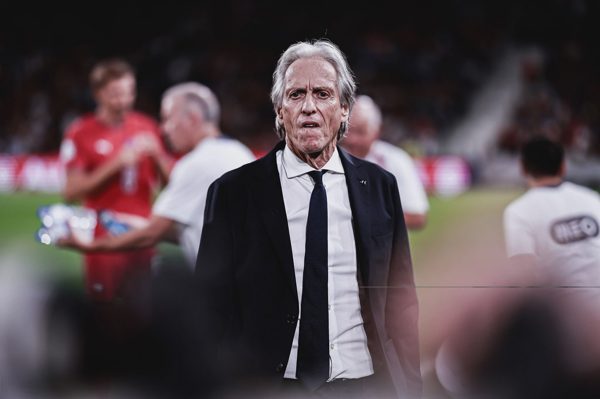 HLV Bồ Đào Nha phản hồi tâm thư của Cristiano Ronaldo