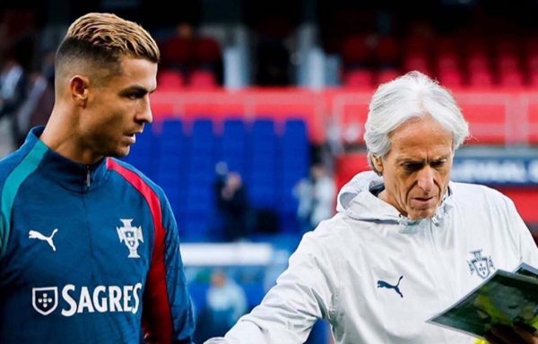 HLV Bồ Đào Nha: 'Ronaldo giận tôi'