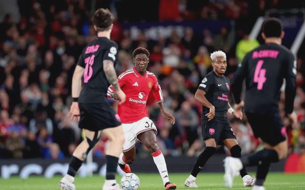 HLV Carrick dành lời khen đặc biệt cho cầu thủ từng suýt rời Man United