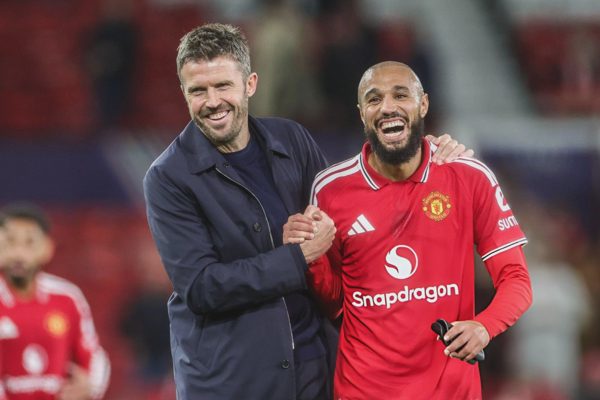 HLV Carrick: “Man Utd rất mong chờ trận derby với Man City”