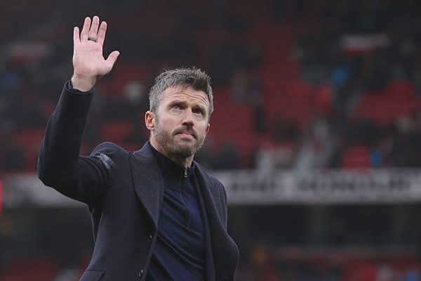 HLV Carrick vẫy tay chào cổ động viên Man Utd, thừa nhận nguy cơ bị sa thải