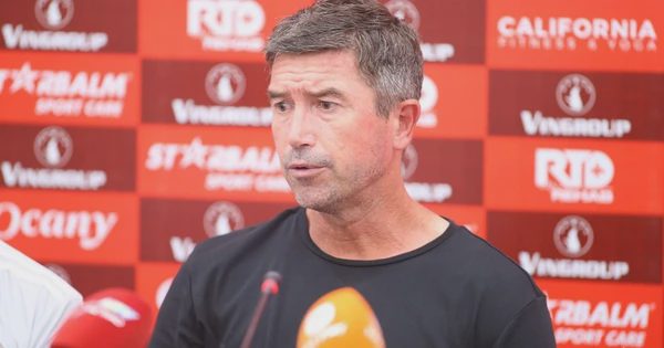 HLV Kewell cay đắng, chỉ trích Hà Nội dứt điểm kém cỏi: HLV Arthur khen CLB Công an TP.HCM tuyệt vời