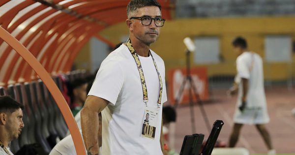 HLV Kewell chua chát ‘thật khó chấp nhận khi Hà Nội thua quá nặng’, HLV Văn Sỹ Sơn sung sướng tột độ