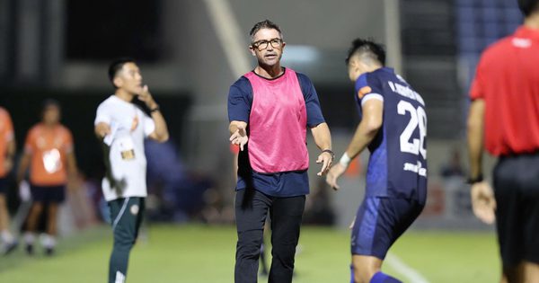 HLV Kewell mất quyền họp báo sau trận thua Đà Nẵng, trợ lý đội Hà Nội giải thích lý do nóng