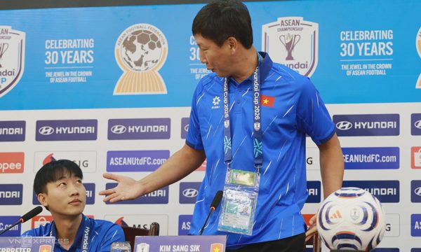 HLV Kim phản ứng bất ngờ khi được hỏi về lợi thế trước Thái Lan