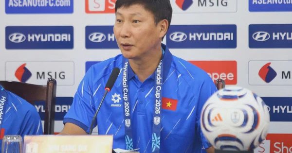 HLV Kim Sang-sik: 'Tôi mong Đình Bắc ghi bàn để thắng Thái Lan và tôi sẽ cùng cậu ấy nhảy điệu ăn mừng'