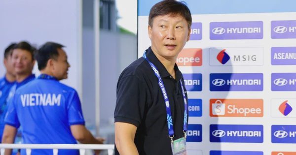 HLV Kim Sang-sik chuẩn bị cho trận thắng Thái Lan từ lúc  đấu… Campuchia và Timor Leste