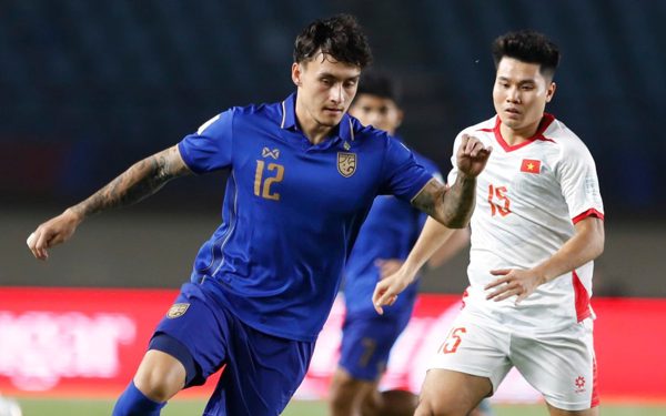 HLV Kim Sang Sik đã 'vắt kiệt sức' Trương Tiến Anh