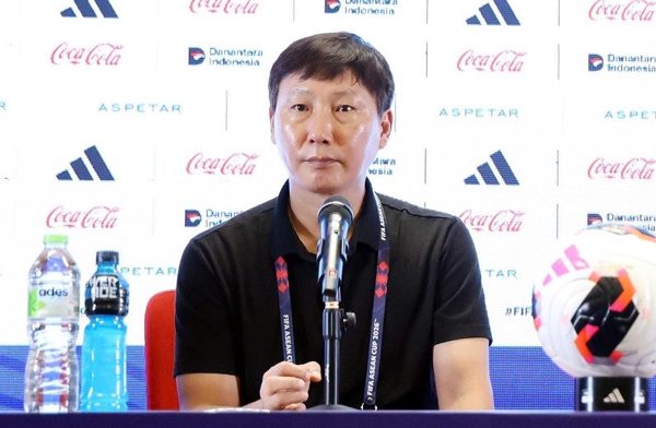 HLV Kim Sang-sik: 'Đội tuyển Việt Nam gặp khó khăn trước Pakistan là do thời tiết nóng'