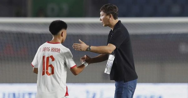 HLV Kim Sang-sik liều lĩnh hay dũng cảm khi giấu đội hình mạnh nhất trước Thái Lan?