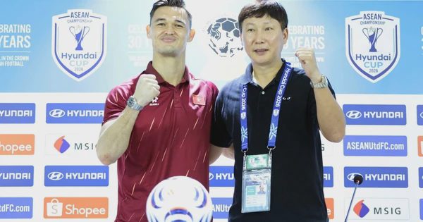 HLV Kim Sang-sik nói vui mà… thật: 'Messi hay Ronaldo cũng khó ghi bàn vào lưới Lê Giang Patrik'