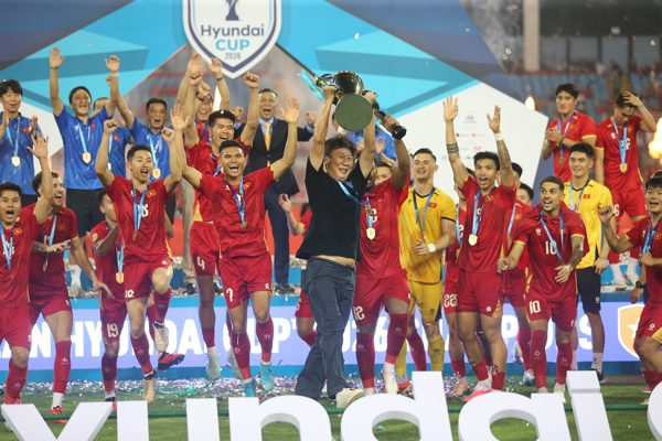 HLV Kim Sang Sik: Thay Đình Bắc là quyết định khó khăn nhất