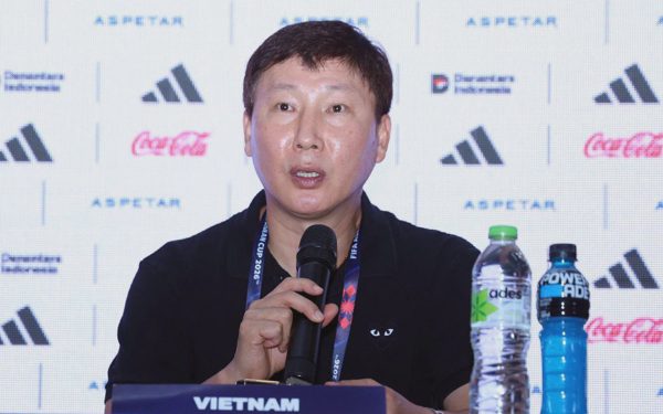 HLV Kim Sang Sik thừa nhận thắng may mắn Philippines